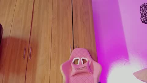 emily lady20  Independient modelIndependiente online show from 03-04-25, 11:29