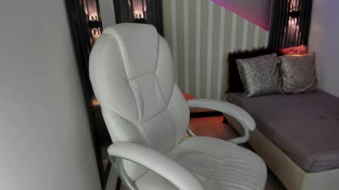 Emily online show from 09-20-25, 03:35