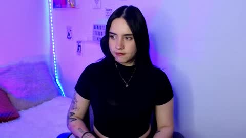 Emily Lindey online show from 03-09-26, 05:33