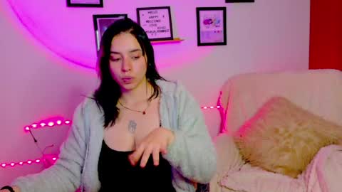 Emily Lindey online show from 06-01-26, 02:24