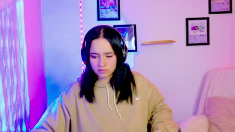 Emily Lindey online show from 06-06-26, 05:12