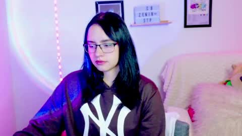Emily Lindey online show from 06-11-26, 02:22