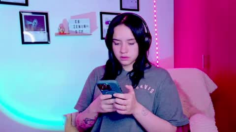 Emily Lindey online show from 06-21-26, 08:17