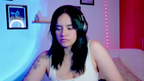 Emily Lindey online show from 06-23-26, 04:32