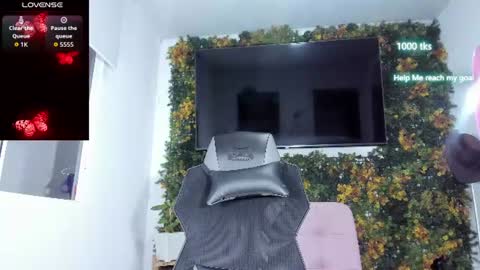 Snapshot of emily_palmeer chatting on 06-16-26, 10:07 emily_palmeer online show from 06-16-26, 10:07