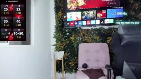 Snapshot of emily_palmeer chatting on 06-21-26, 12:02 emily_palmeer online show from 06-21-26, 12:02