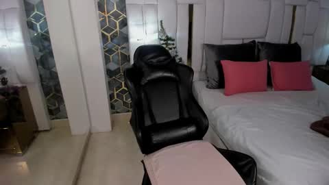 Emily online show from 12-16-25, 10:15