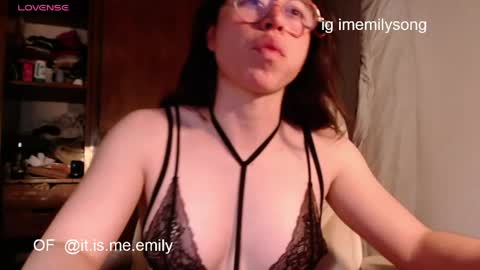 emily_pearl_ online show from 05-26-26, 10:39