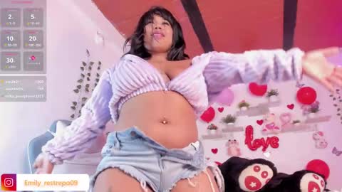 Snapshot of emily_restrepoo chatting on 02-17-25, 10:40 Emily online show from 02-17-25, 10:40