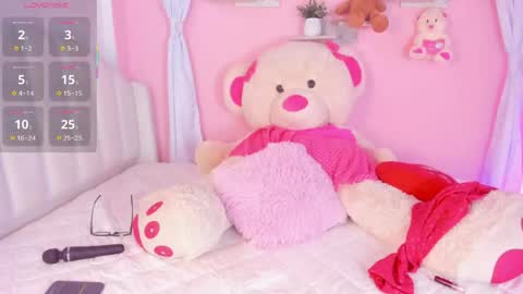 Snapshot of emily_restrepoo chatting on 05-16-26, 06:32 Emily online show from 05-16-26, 06:32