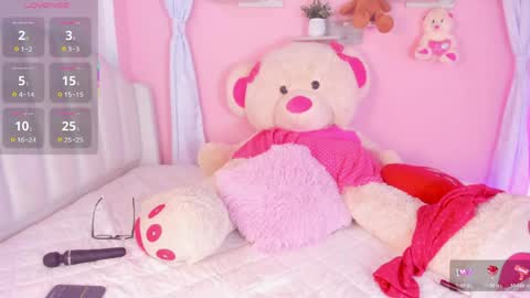 Snapshot of emily_restrepoo chatting on 05-16-26, 06:43 Emily online show from 05-16-26, 06:43