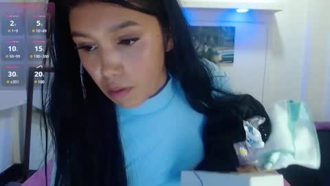 Snapshot of emily_rosse04 chatting on 01-03-25, 06:14 online show from 01-03-25, 06:14