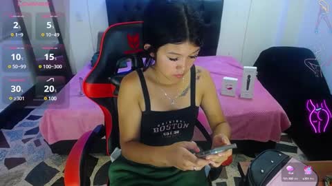 Snapshot of emily_rosse04 chatting on 01-11-25, 12:18 online show from 01-11-25, 12:18