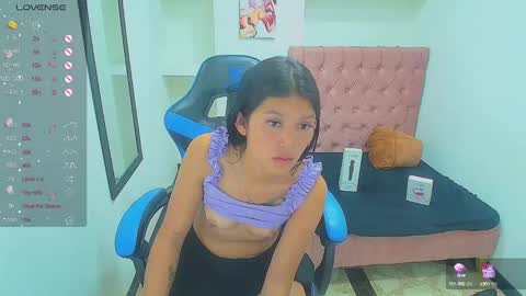 Snapshot of emily_rosse04 chatting on 01-30-25, 06:10 online show from 01-30-25, 06:10