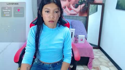 Snapshot of emily_rosse04 chatting on 02-10-25, 11:25 online show from 02-10-25, 11:25