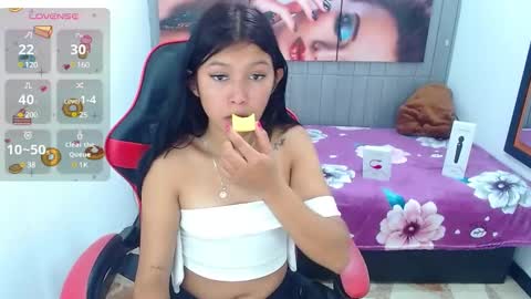 Snapshot of emily_rosse04 chatting on 02-27-25, 12:45 online show from 02-27-25, 12:45