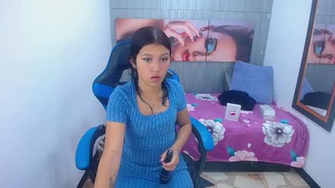 Snapshot of emily_rosse04 chatting on 03-03-25, 12:27 online show from 03-03-25, 12:27