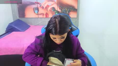 Snapshot of emily_rosse04 chatting on 09-15-25, 12:38 online show from 09-15-25, 12:38