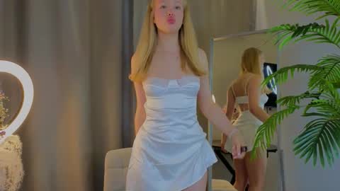 emily shepard online show from 09-22-25, 01:40