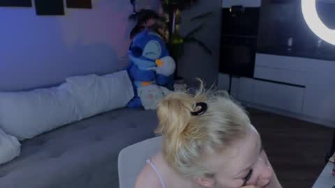 Snapshot of emily_shepard chatting on 06-24-26, 04:00 emily shepard online show from 06-24-26, 04:00