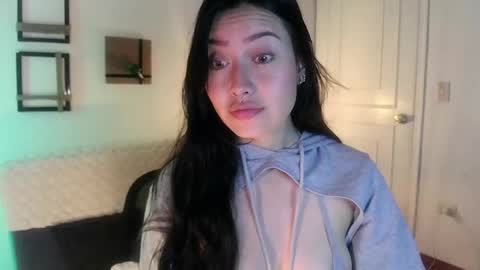 Snapshot of emily_swan_04 chatting on 02-20-25, 01:57 Emily  Swan online show from 02-20-25, 01:57