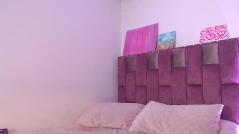 emily_w2 online show from 09-19-25, 04:03