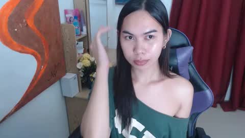 Snapshot of emily_xo143 chatting on 06-04-26, 07:31 emily_xo143 online show from 06-04-26, 07:31