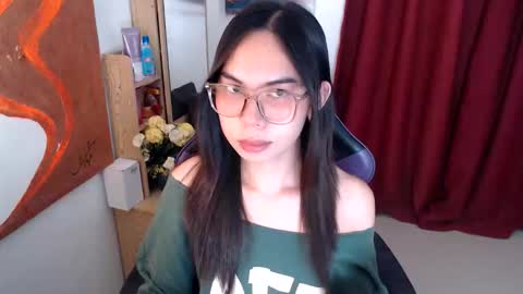 Snapshot of emily_xo143 chatting on 06-06-26, 06:45 emily_xo143 online show from 06-06-26, 06:45