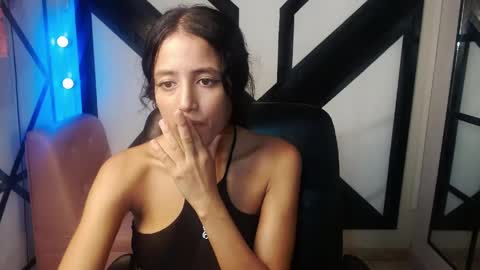 Snapshot of emily_zc1 chatting on 05-04-26, 06:48 EMILY online show from 05-04-26, 06:48