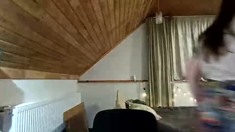 emilyar online show from 04-23-26, 08:33