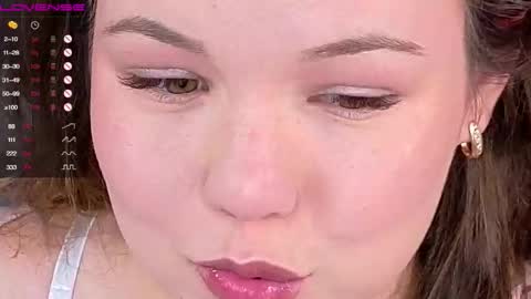 artist Emily online show from 11-08-25, 07:12