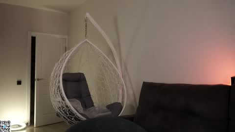 Snapshot of emilybatee chatting on 04-26-26, 05:32 emilybatee online show from 04-26-26, 05:32