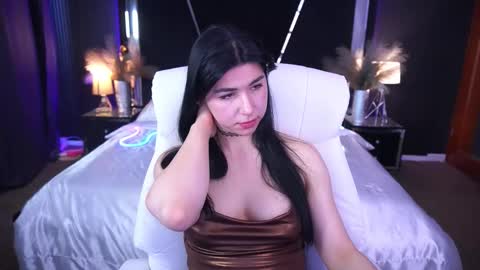 Snapshot of emilycandys chatting on 10-14-25, 05:52 Emy online show from 10-14-25, 05:52