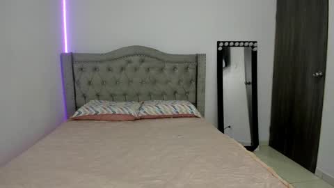 Snapshot of emilydauz chatting on 01-07-25, 06:05 Camila online show from 01-07-25, 06:05