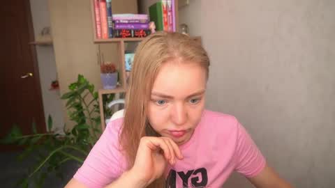 Snapshot of emilyemmi chatting on 07-20-26, 11:01 Emilyemmi online show from 07-20-26, 11:01