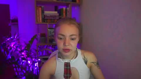 Snapshot of emilyemmi chatting on 07-23-26, 09:02 Emilyemmi online show from 07-23-26, 09:02