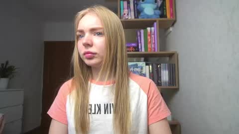 Snapshot of emilyemmi chatting on 07-25-26, 01:30 Emilyemmi online show from 07-25-26, 01:30
