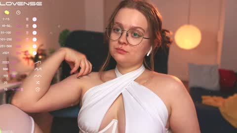 Snapshot of emilyforelsket chatting on 12-21-24, 03:53 Emily online show from 12-21-24, 03:53