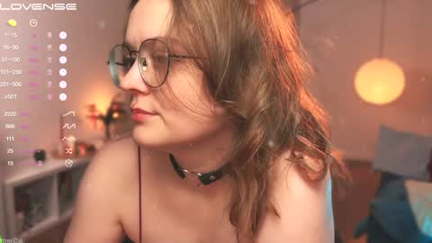 Snapshot of emilyforelsket chatting on 12-22-24, 12:27 Emily online show from 12-22-24, 12:27