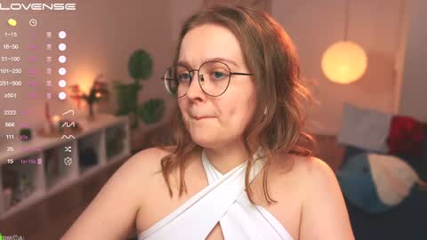 Snapshot of emilyforelsket chatting on 12-22-24, 03:33 Emily online show from 12-22-24, 03:33