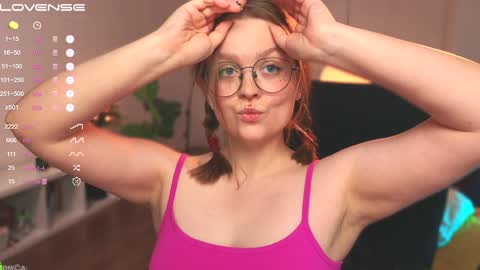 Snapshot of emilyforelsket chatting on 12-23-24, 01:03 Emily online show from 12-23-24, 01:03