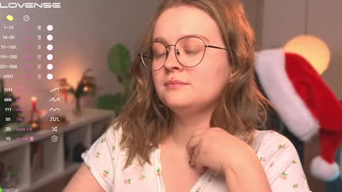 Snapshot of emilyforelsket chatting on 12-26-24, 12:05 Emily online show from 12-26-24, 12:05