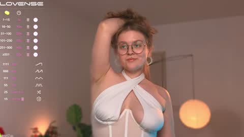 Snapshot of emilyforelsket chatting on 12-27-24, 03:59 Emily online show from 12-27-24, 03:59