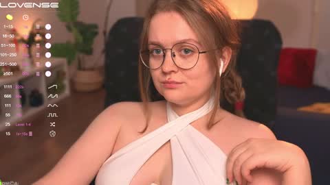 Snapshot of emilyforelsket chatting on 12-29-24, 03:13 Emily online show from 12-29-24, 03:13