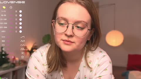 Snapshot of emilyforelsket chatting on 01-02-25, 12:35 Emily online show from 01-02-25, 12:35