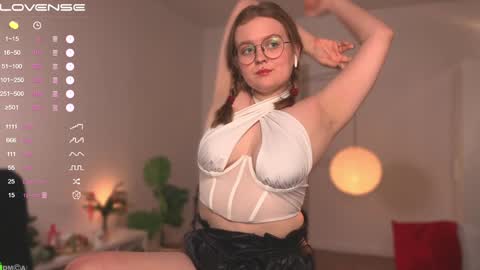 Snapshot of emilyforelsket chatting on 01-05-25, 03:23 Emily online show from 01-05-25, 03:23