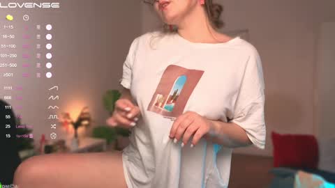 Snapshot of emilyforelsket chatting on 01-11-25, 12:29 Emily online show from 01-11-25, 12:29