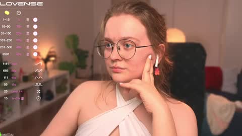 Snapshot of emilyforelsket chatting on 01-11-25, 03:31 Emily online show from 01-11-25, 03:31