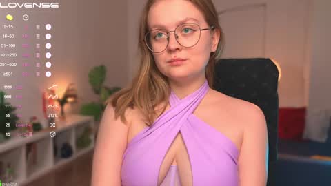 Snapshot of emilyforelsket chatting on 01-18-25, 02:55 Emily online show from 01-18-25, 02:55