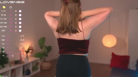 Snapshot of emilyforelsket chatting on 01-19-25, 03:10 Emily online show from 01-19-25, 03:10